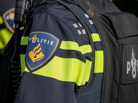 Tieners aangehouden na vondst vuurwapen station Schiedam