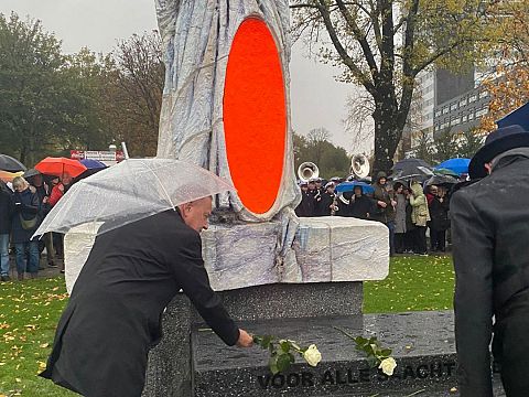 Monument herinnert voortaan op Parkkade aan razzia van '44