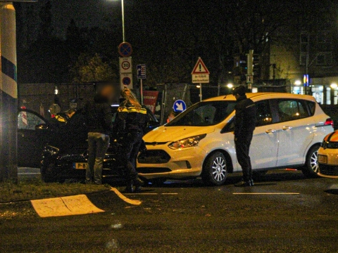 Flinke schade na botsing op kruispunt
