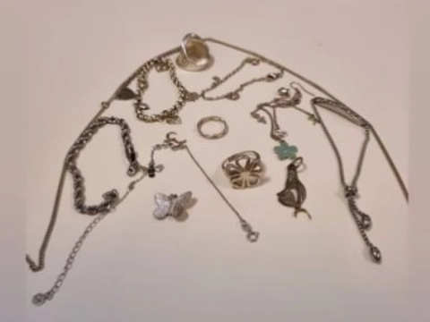 Sieraden onder verdachte omstandigheden aangetroffen