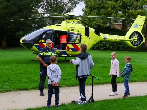 Traumahelikopter landt in Julianapark