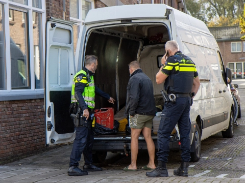 Busje met jerrycans zorgt voor opschudding