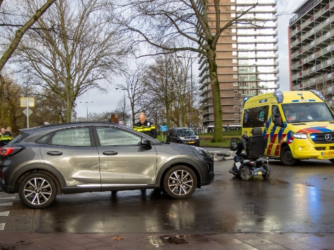 Scootmobiel aangereden, bestuurder gewond