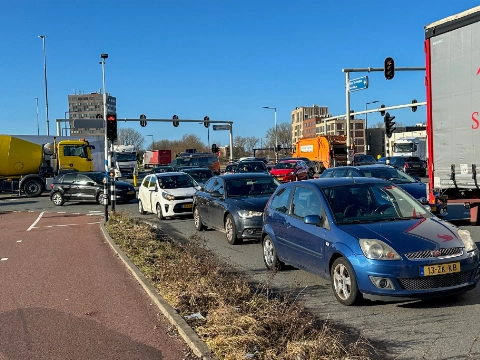 Verkeerschaos na afsluiten Beneluxtunnel vanwege ongeval