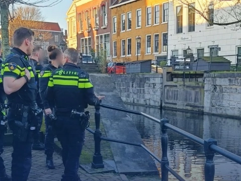 Nieuwe politiemedewerkers crossen de stad door: 'Zadelpijn'