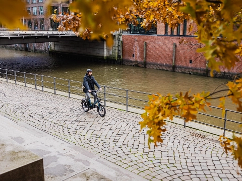 Compacte elektrische fiets: voor drukke steden en kleine ruimtes