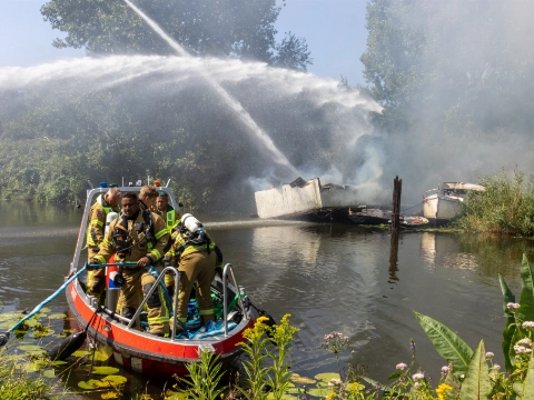 Veel rook bij brand op schip