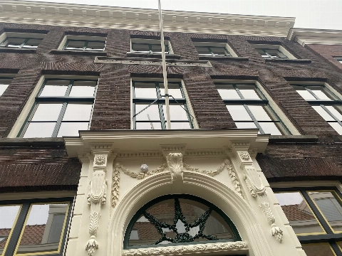 Herbergier krijgt monumentenschildje op Open Monumentendag