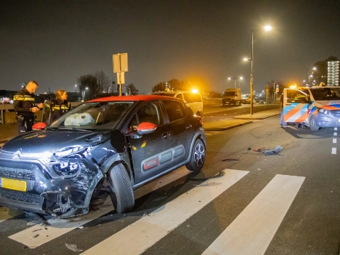 Gewonde na botsing tussen twee auto's