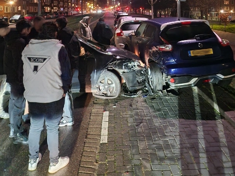 Vijf auto's beschadigd bij aanrijding op de Rotterdamsedijk
