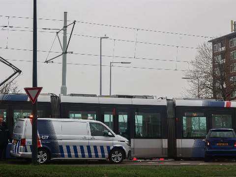 Spookrijder onder invloed botst tegen tram