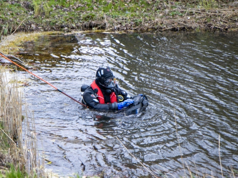 Brandweer vist telefoon op