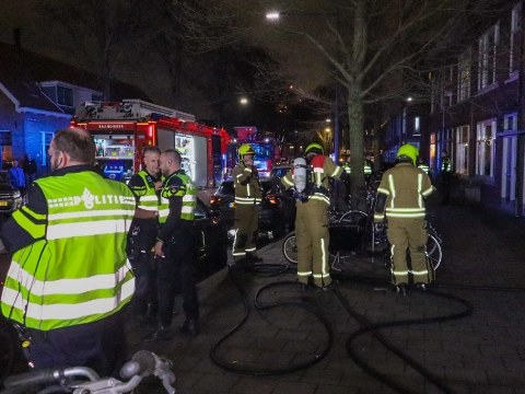 Brand in dak van woning