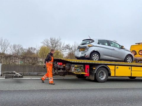 Flinke schade na kop-staartbotsing op A20