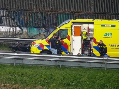 Motorrijder gewond bij aanrijding op A20