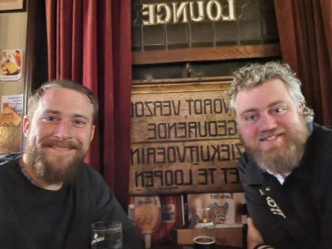 'Schaker en voetballer thuis in nieuwe kroeg'