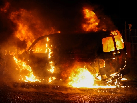 Bestelbus in brand op Keileweg