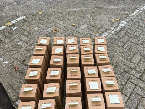 Aanhoudingen na vondst lachgasflessen