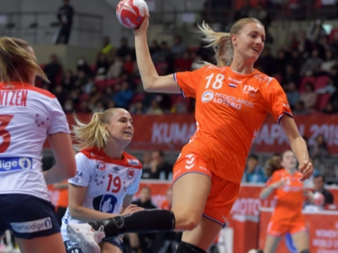 Handbalsters beginnen thuis-WK met winst