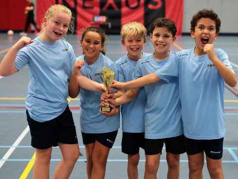 Bernardus en Regenboog winnen schoolkorfbaltoernooi