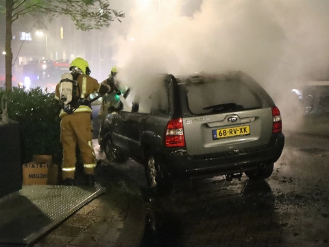Auto brandt uit op Dr. Kuyperlaan