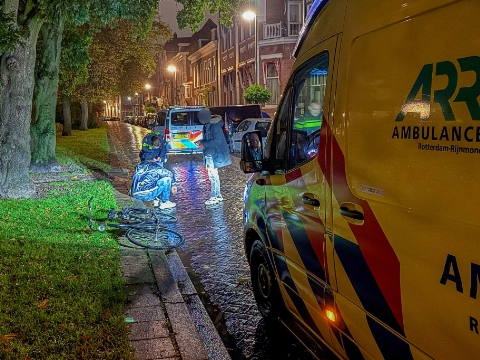 Fietser aangereden, auto rijdt door