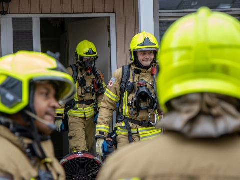 Bewoner in veiligheid na brand in oven