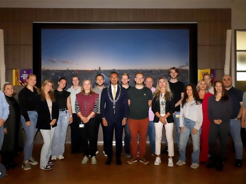 Negentien nieuwe ambtenaren beëdigd