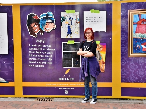 Bouwhekken schermen af en dragen boodschap over