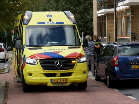 Vrouw loopt beenwond op na aanrijding met auto