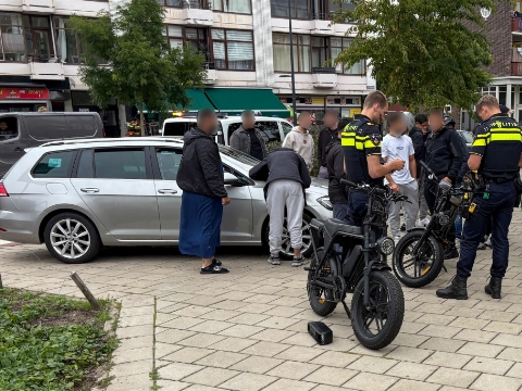 Aanrijding tussen auto en fatbike op rotonde