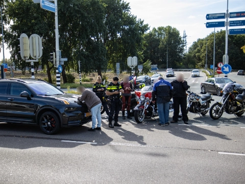 Motorrijder naar ziekenhuis na aanrijding