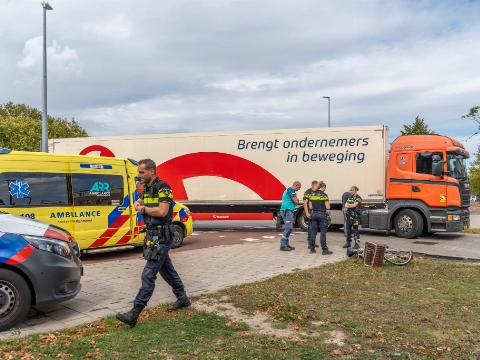 Fietsster aangereden door vrachtwagen