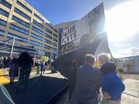 Complimenten van de minister bij 'eerste paal' Schieveste