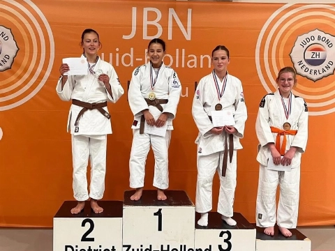 Twaalf Schiedamse judoka's naar NK -vijftien