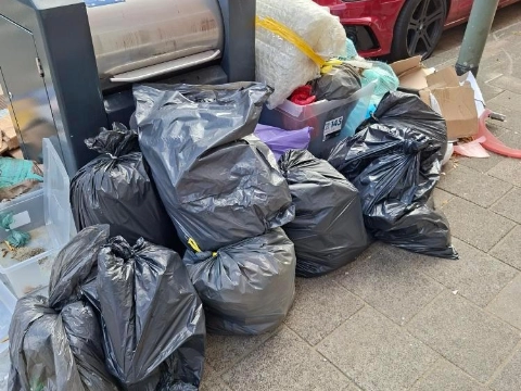 Containeradoptant stuurt rekening