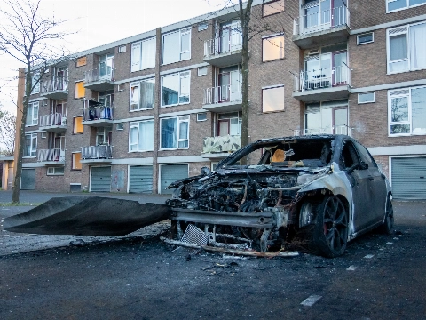 Auto in de as na brand