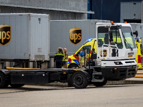 Man bekneld bij bedrijfsongeval