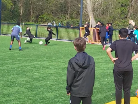 FC Straat voetbalt op kunstgras - enthousiasme hetzelfde