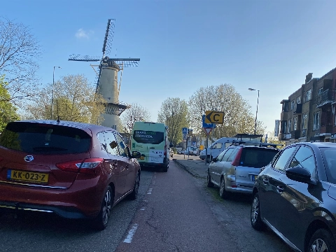 Opvallende boodschap op de weg in Schiedam
