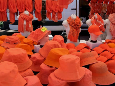 Koningsdag met markten, muziek en oranje gezelligheid