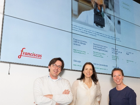 Franciscus presenteert onderzoek via nieuw platform