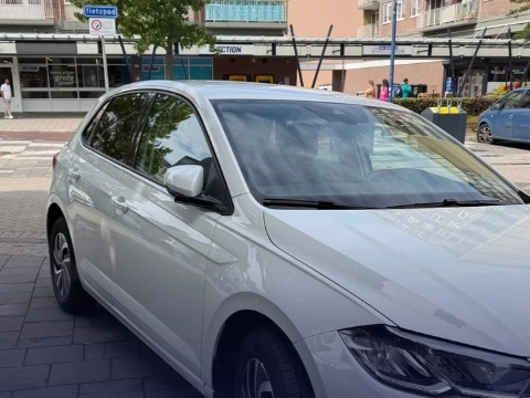 Politie bekeurt voor foutparkeren