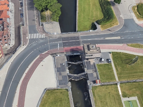 Zwemmen in de haven ontraden om  slechte waterkwaliteit