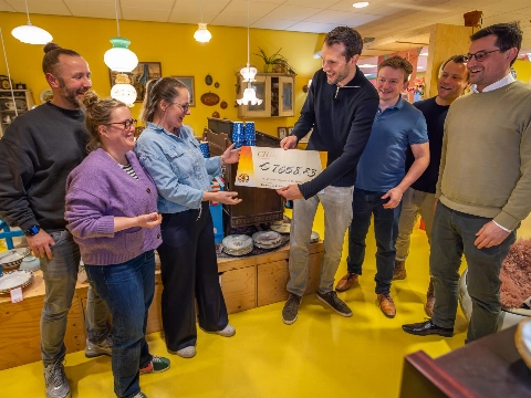 Ronde Tafel schenkt flink bedrag aan kinderkameractie