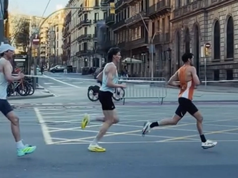 Emiel Berghout loopt pr op halve marathon