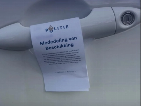 Twaalf parkeerbekeuringen op Nolenslaan
