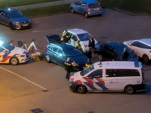 Verdacht voertuig binnenstebuiten gekeerd