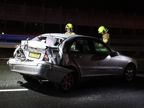Gewonde na aanrijding auto-vrachtwagen op A20