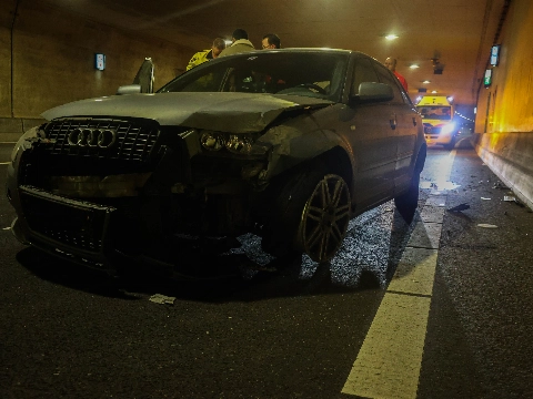 Auto crasht in Ketheltunnel